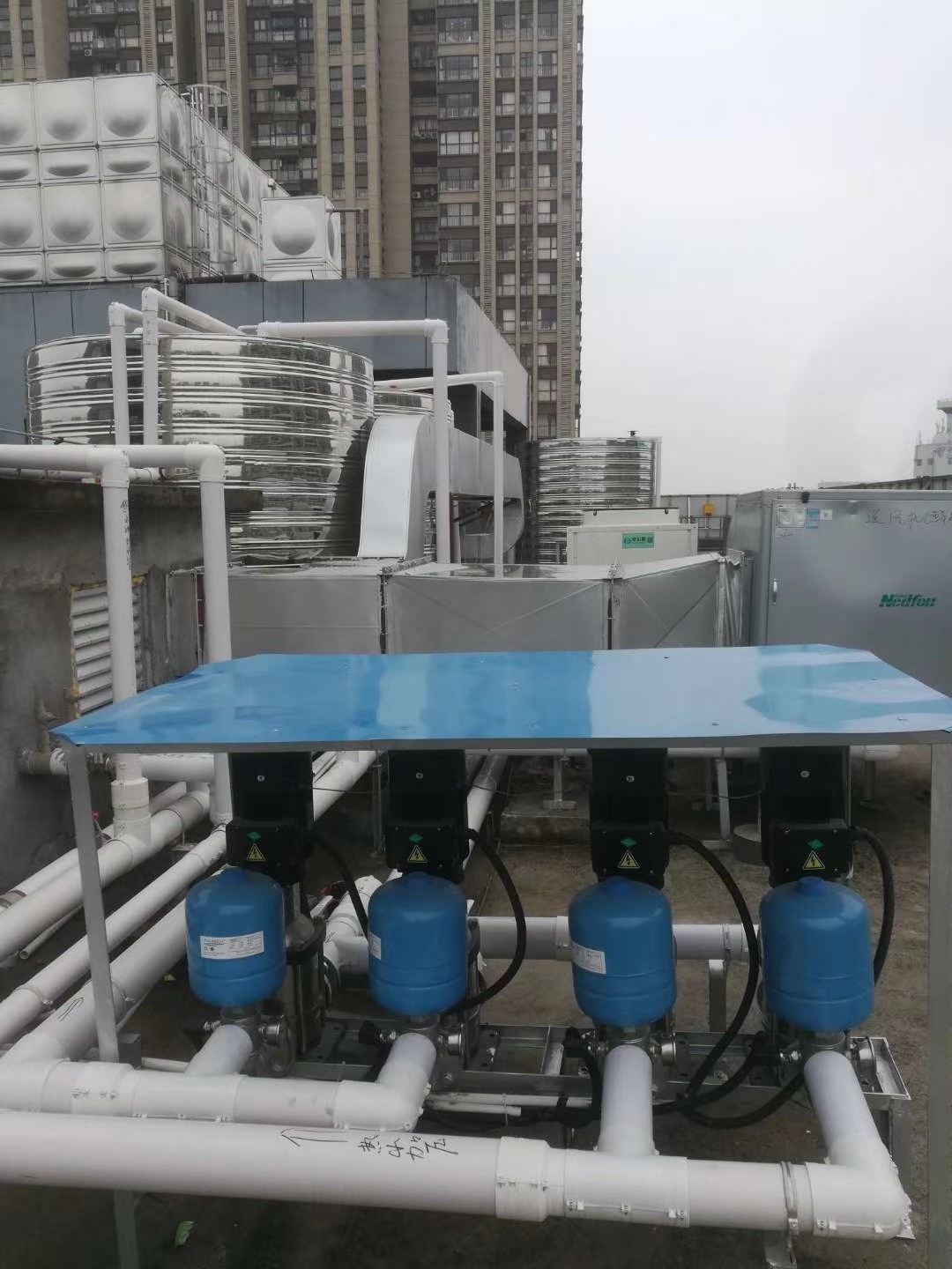 深圳石岩来乐宾馆热水工程