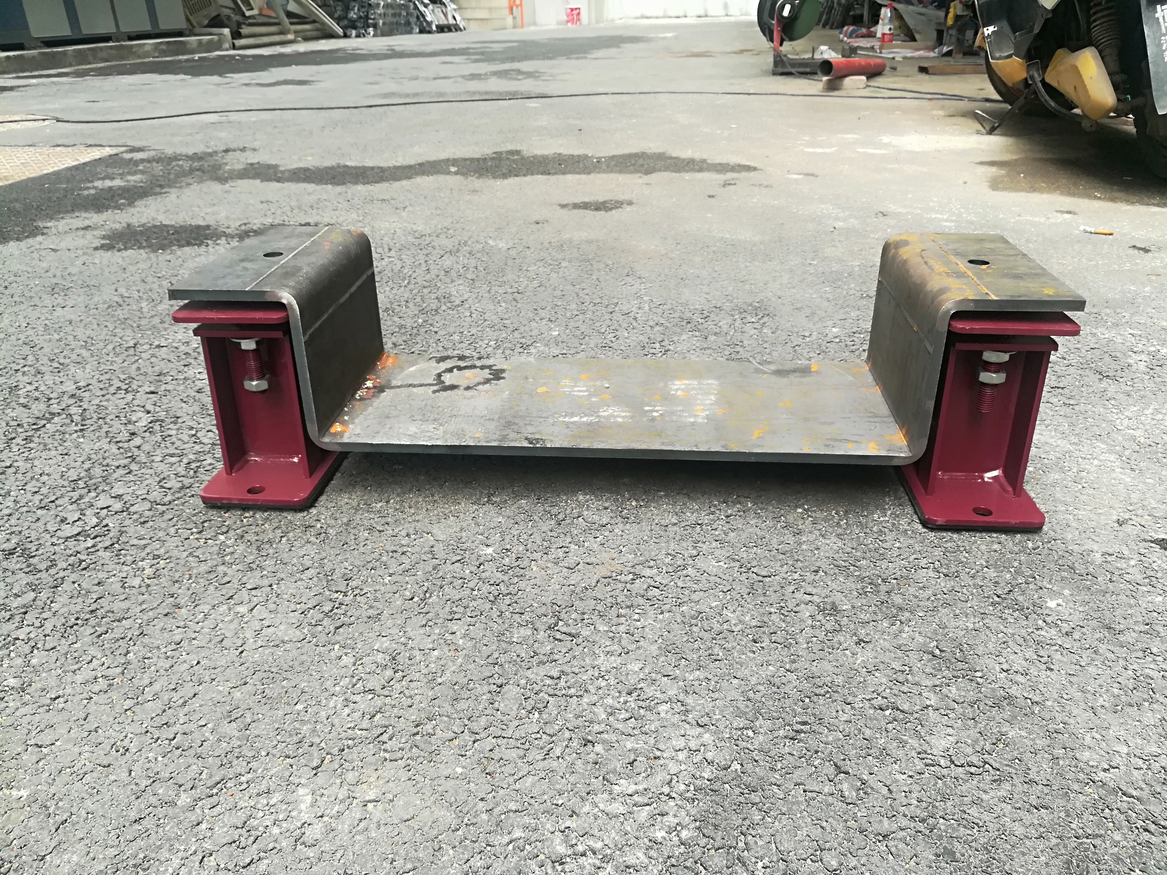 侧抬式减振底架